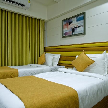 Hotel Lake Point 阿穆达巴 外观 照片
