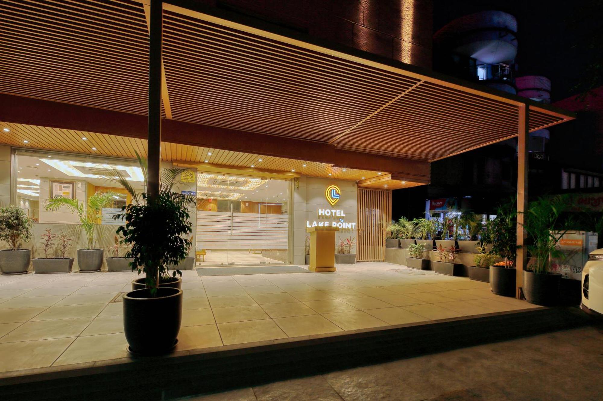 Hotel Lake Point 阿穆达巴 外观 照片
