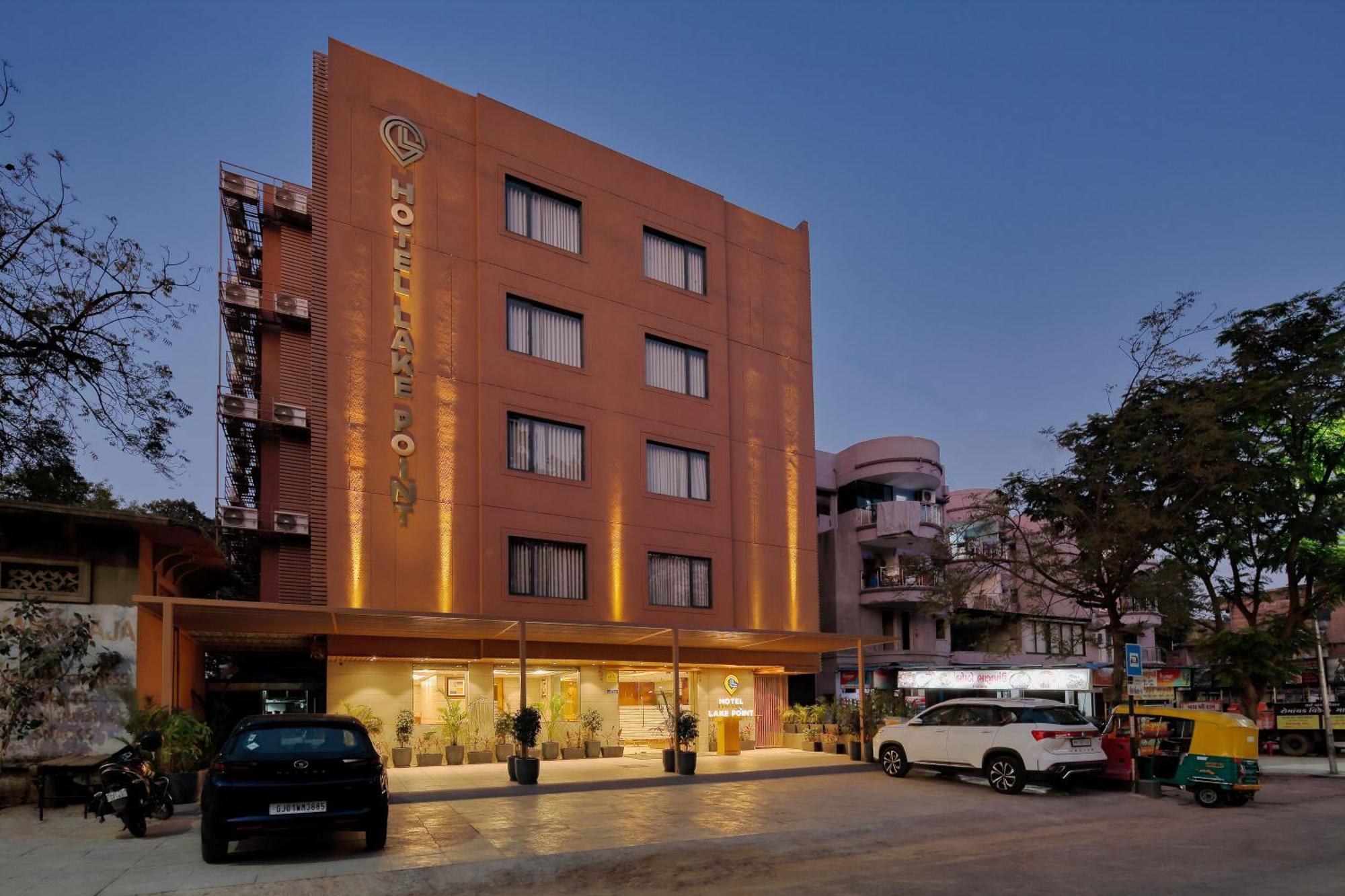 Hotel Lake Point 阿穆达巴 外观 照片