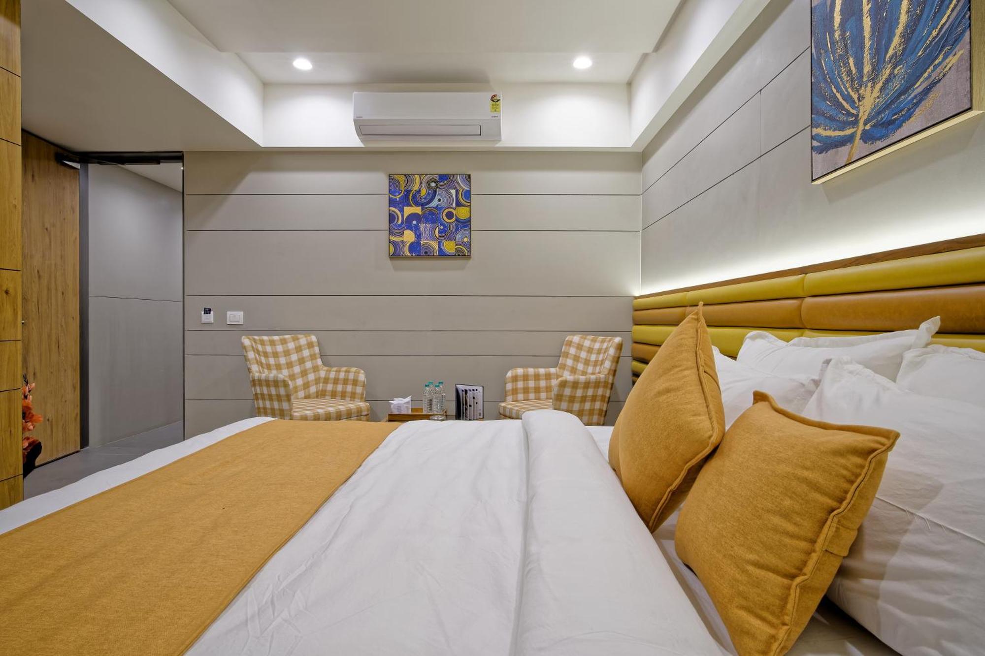 Hotel Lake Point 阿穆达巴 外观 照片