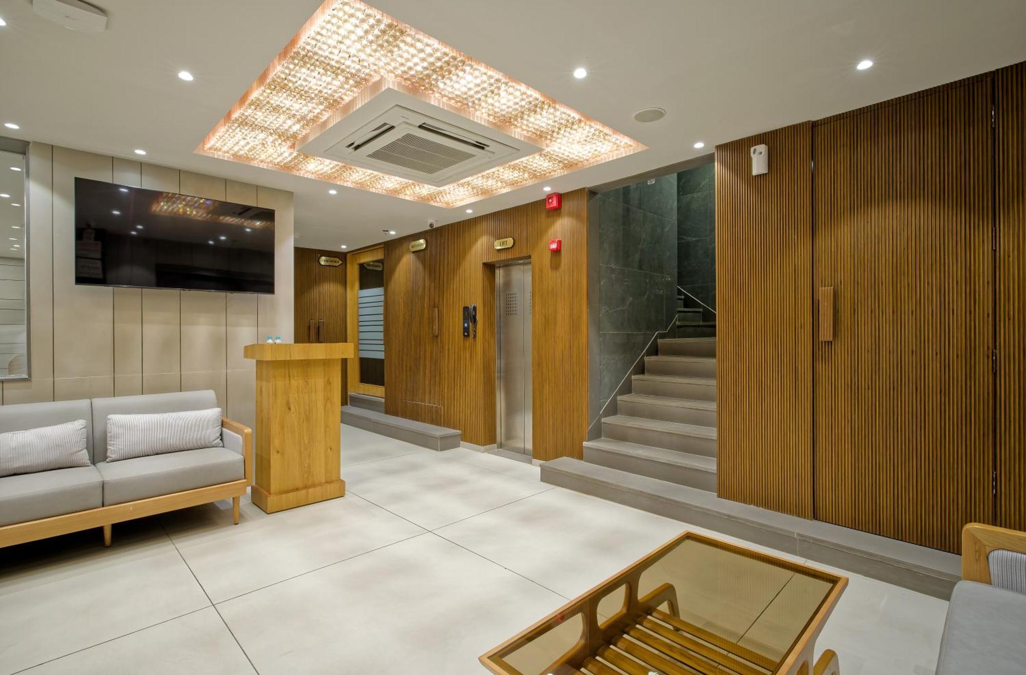 Hotel Lake Point 阿穆达巴 外观 照片