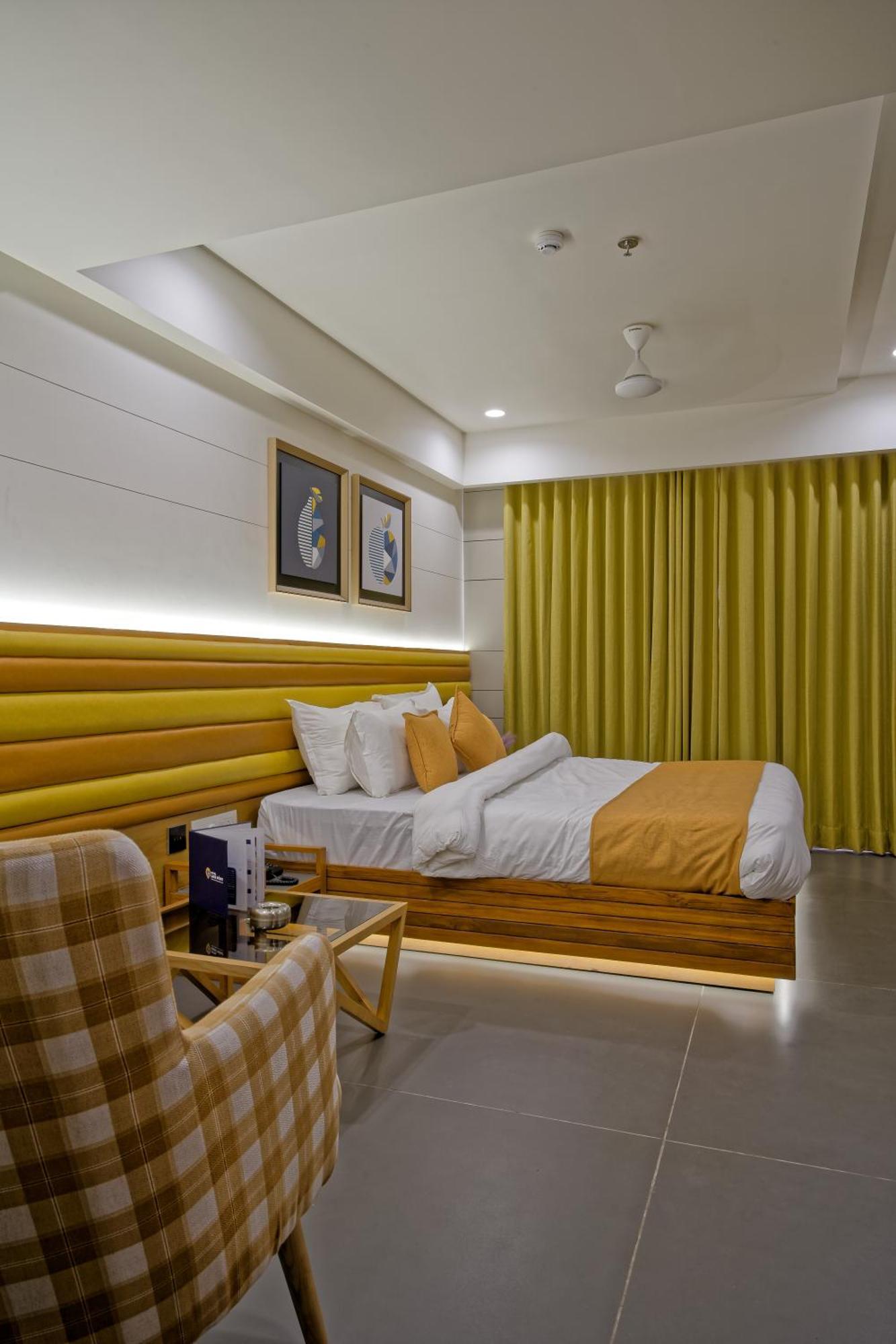Hotel Lake Point 阿穆达巴 外观 照片