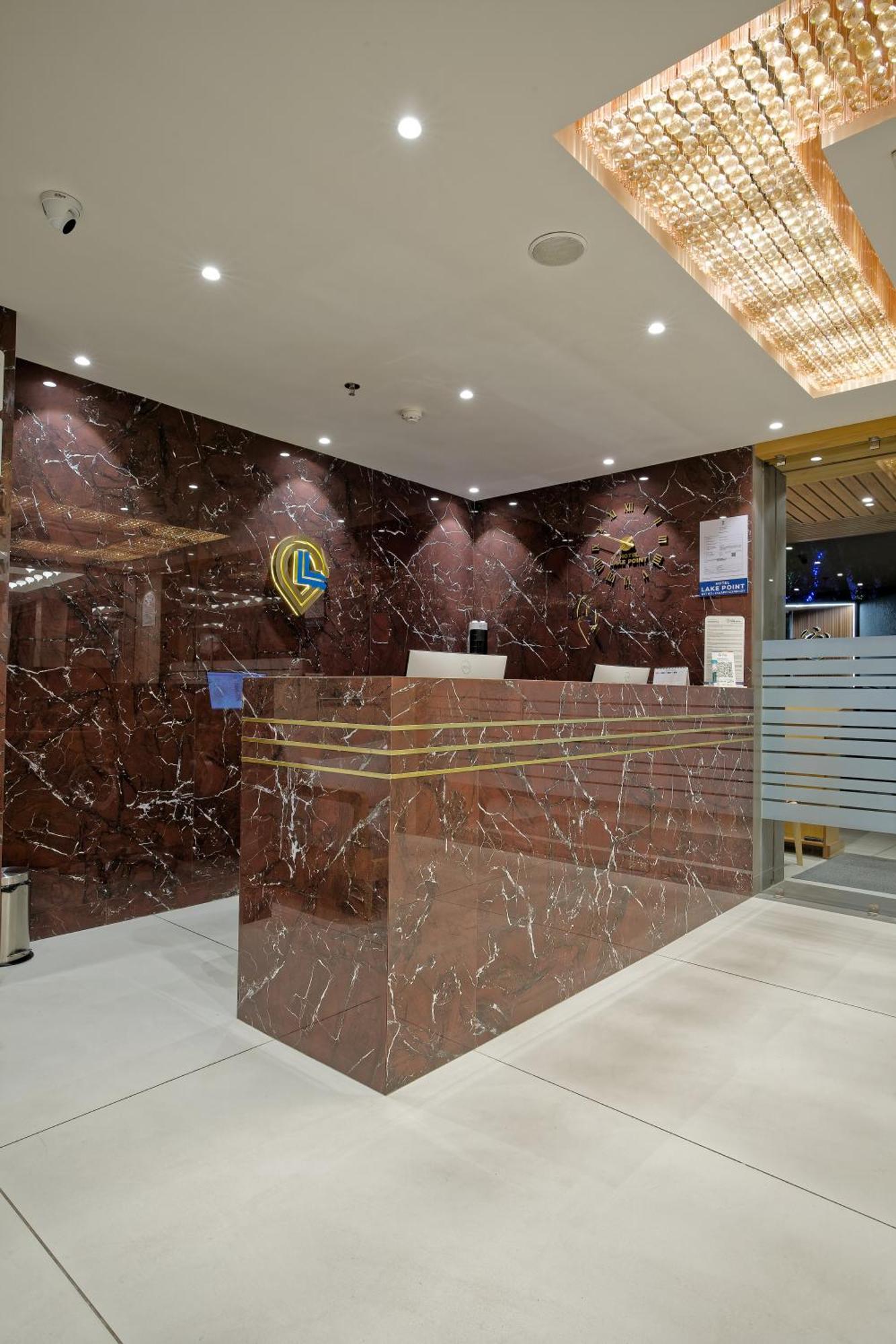 Hotel Lake Point 阿穆达巴 外观 照片