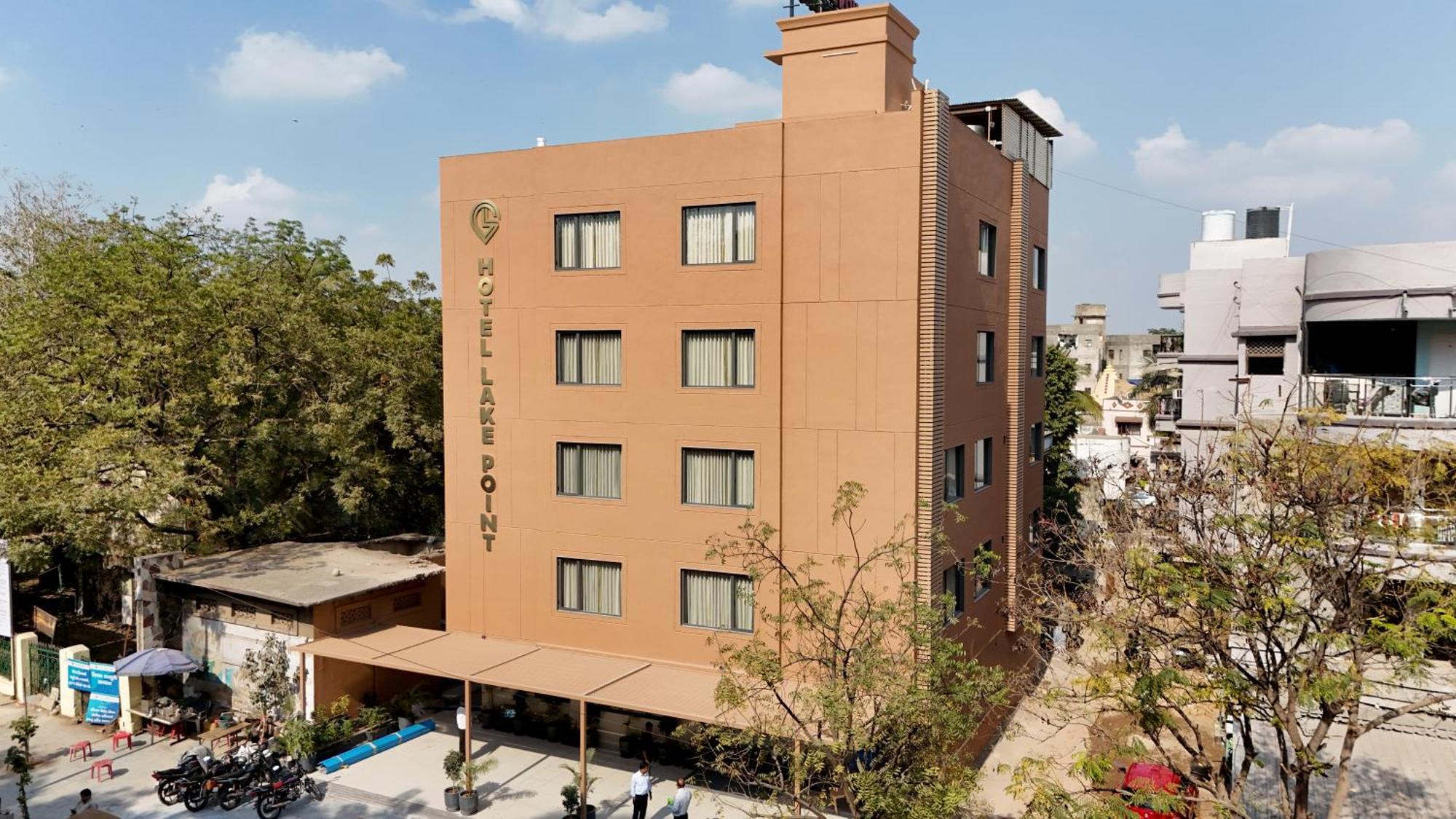 Hotel Lake Point 阿穆达巴 外观 照片